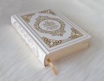Le Noble Coran Bilingue Français Arabe - Couverture cartonnée en cuir couleur Blanche dorée